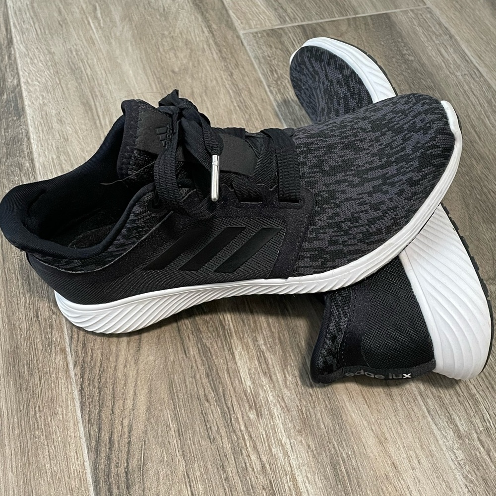 Womens Adidas Bounce Sneakers.  Size 7.5 Black.
